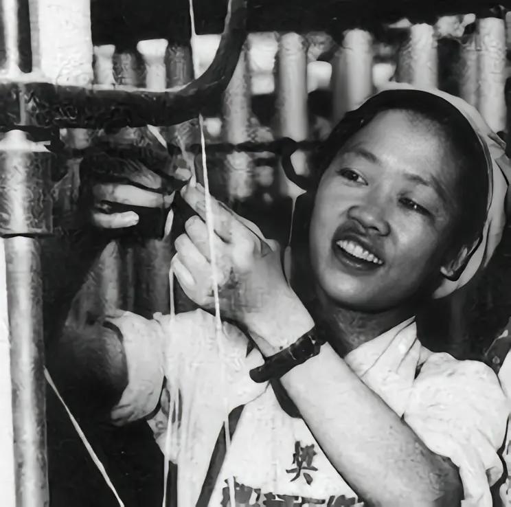 赵梦桃（1935年11月-1963年6月23日），出生于河南洛阳，曾任西北国棉一