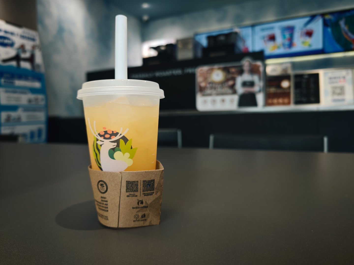 到底是哪个小天才想出来给冰茶里放跳跳糖的？我劝大家都去喝瑞幸的这个弗朗明戈跳跳冰
