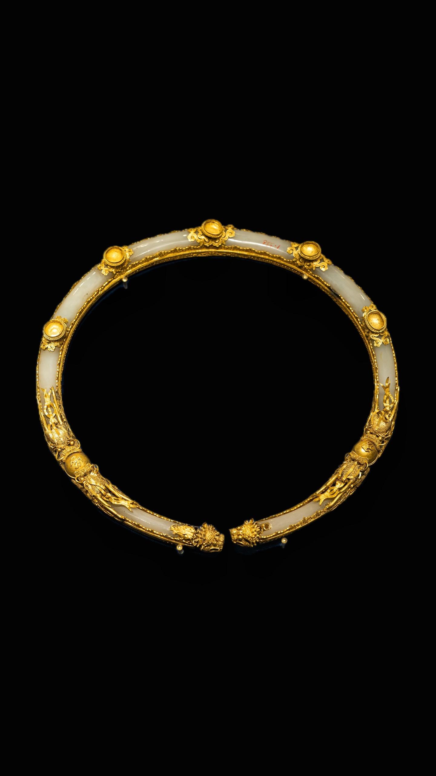 清代·累丝镶白玉双龙戏珠金项圈。今天和娃去看了《哪吒之魔童闹海》，看到...