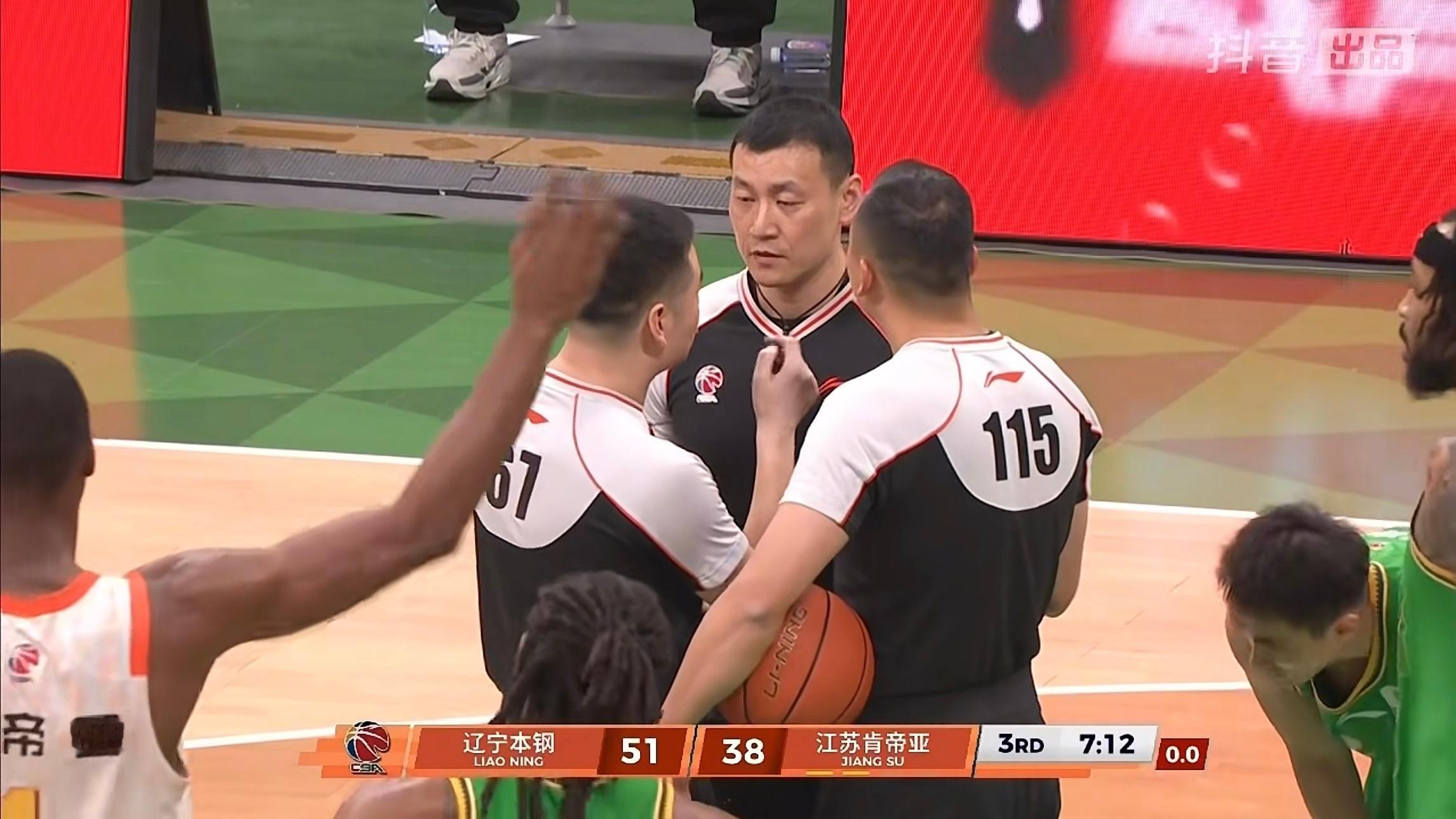 进攻违例还琢磨啥呢？辽宁男篮vs江苏男篮