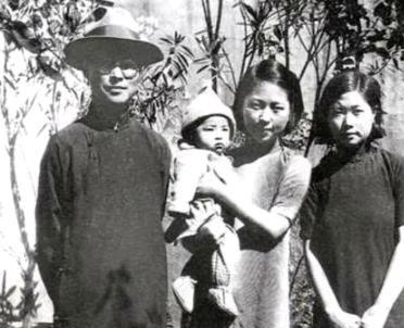 1980年，年逾六旬的丁玲，在报章上撰文痛斥比她年长两岁的沈从文："贪生怕死的懦