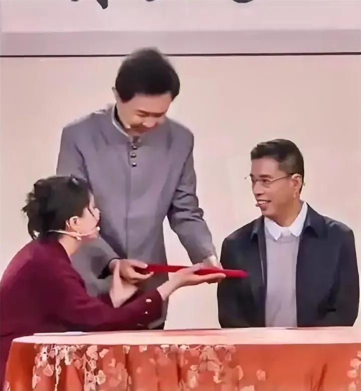 《圆桌“悟事”》能播出就很让人意外，能在江苏台播出，不是审核人员的个人胆量，而是