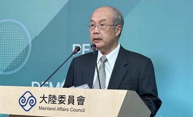 马英九返台不到1天，台陆委会发布最新民调，声称超9成人拒绝统一。
 
马英九返回
