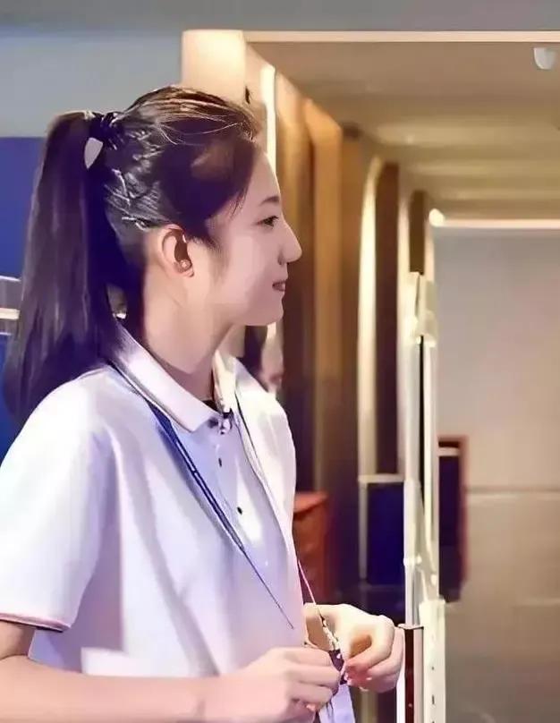 得到1000万赔偿以后，张津瑜嫁给了一个老师！

刚刷到的信息，记者张津瑜因为在