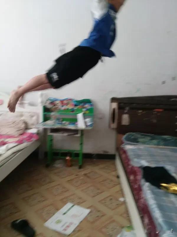 12岁的孟新艺，从沧州武术少年到"空翻哥"，再到世界杯决赛护旗手，一路燃爆全场！