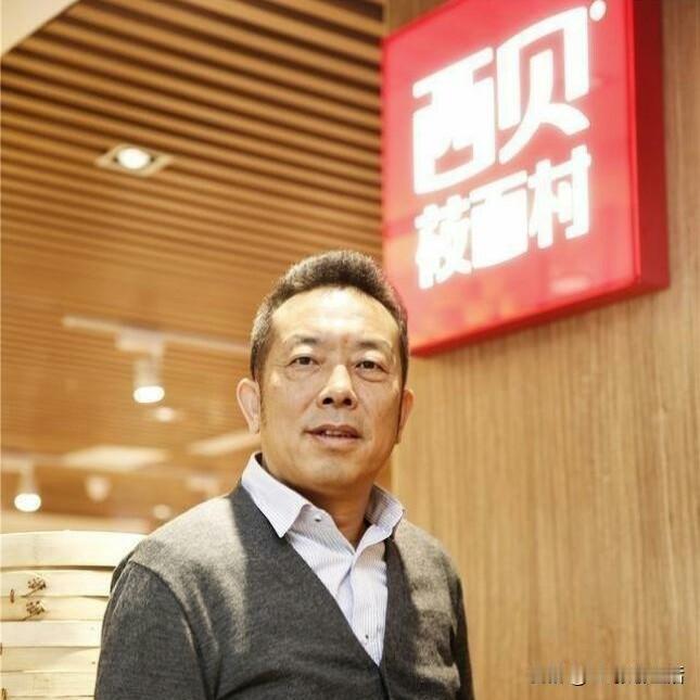 我早就说，历史将证明:
西贝是正确的，
罗胖子确实是网络黑社会。
两个人比一比，