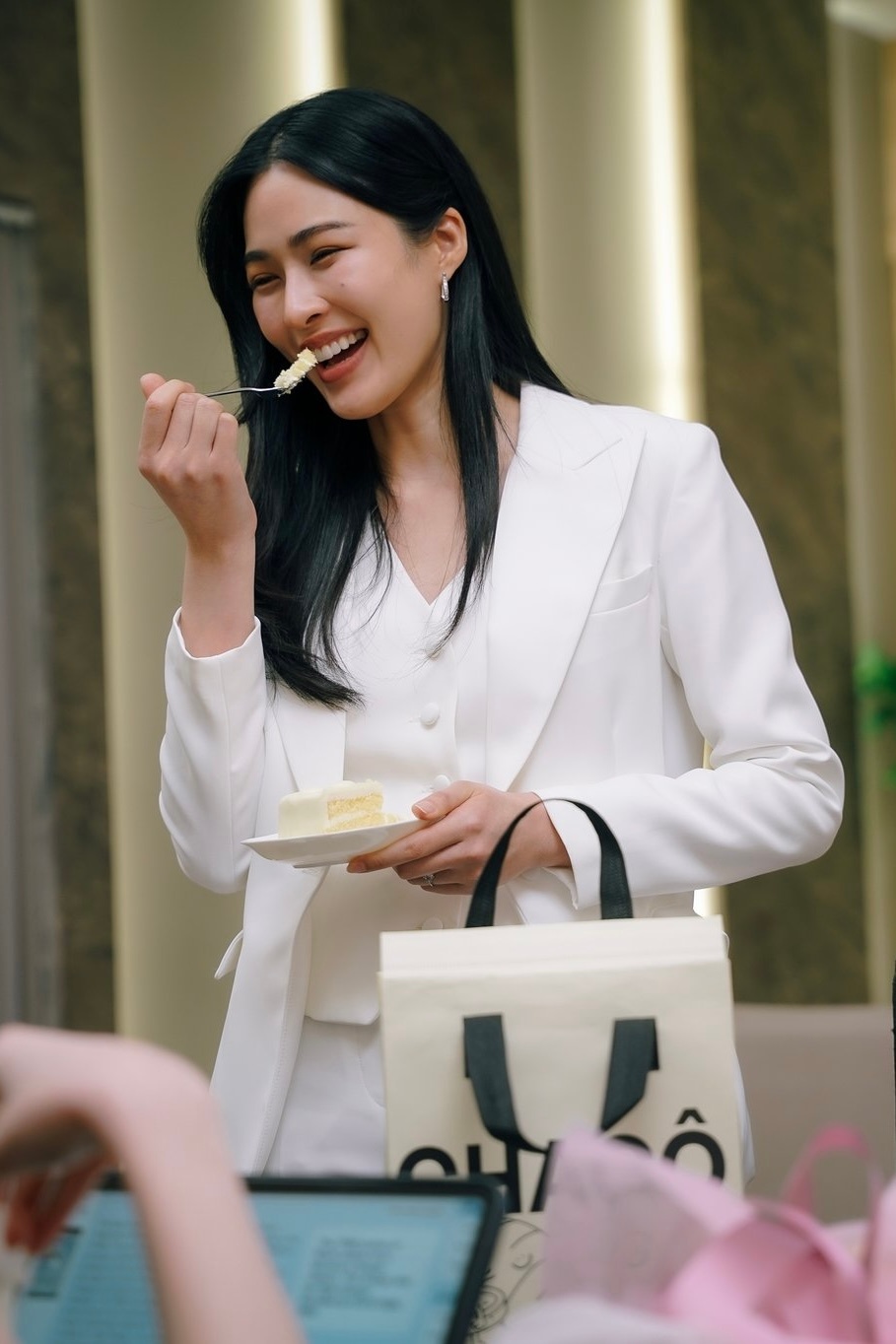 绘梦婚礼ep6 Runch剧照一身白西装跟白马王子一样邝玲玲比亚迪泰国首位代言人