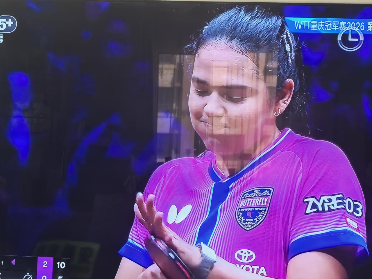 迪亚兹：莎莎，咱俩是好姐妹吗？
莎莎：是呀！咱俩是好姐妹呀！
迪亚兹：那刚才你为