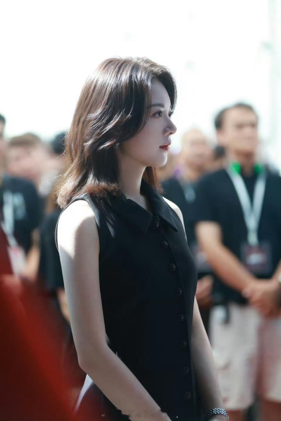赵今麦路透美成这样了赵今麦好美啊啊啊啊！！熟女感 ​​​