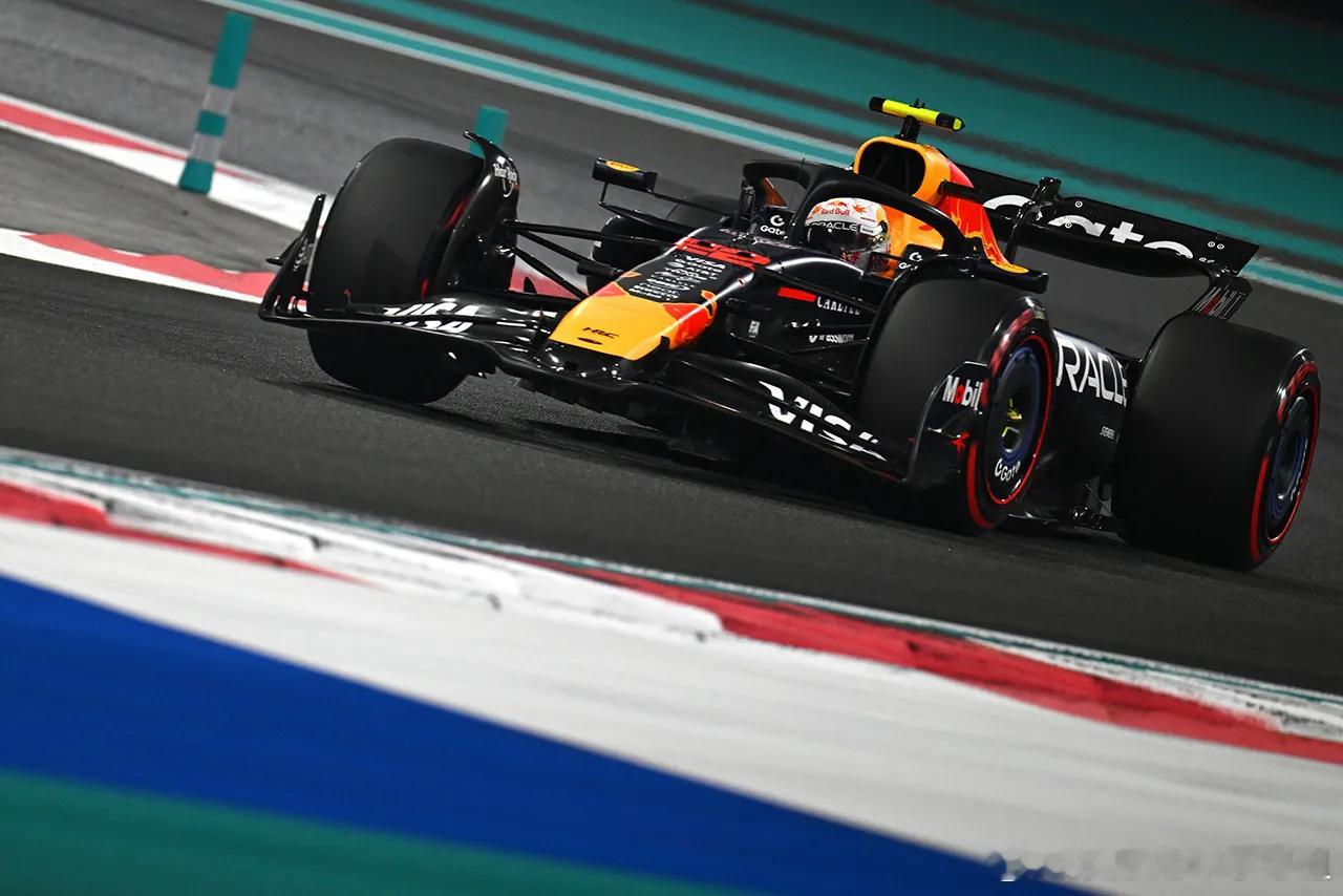 角田在阿布扎比FP3底板被撞受损，导致底板、车身和动力单元都进行了维修，被迫从新