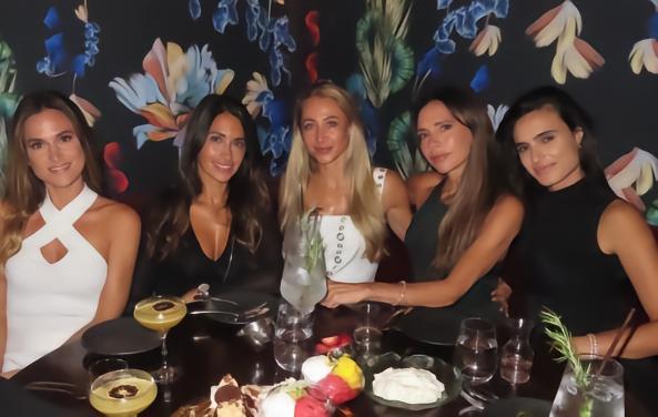 小别胜新婚吗？梅西和贝克汉姆在球场腻歪，安东内拉也和贝嫂唱戏了[捂脸]。三个女人