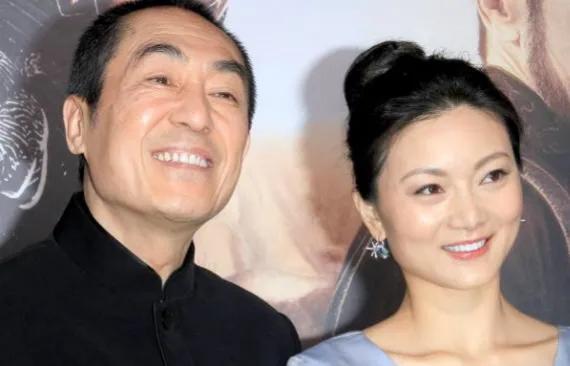 近日有网友爆料称，导演张艺谋和陈婷离婚了。该消息引发了网友们的猜测和讨论。因为他