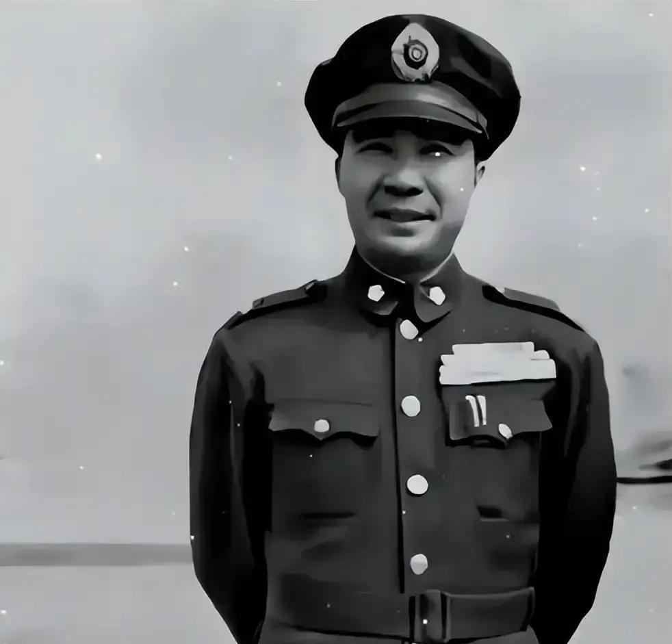 1949年，74军军长邱维达被俘，负责审核战犯名单的钟期光看到他的名字后，笑道：