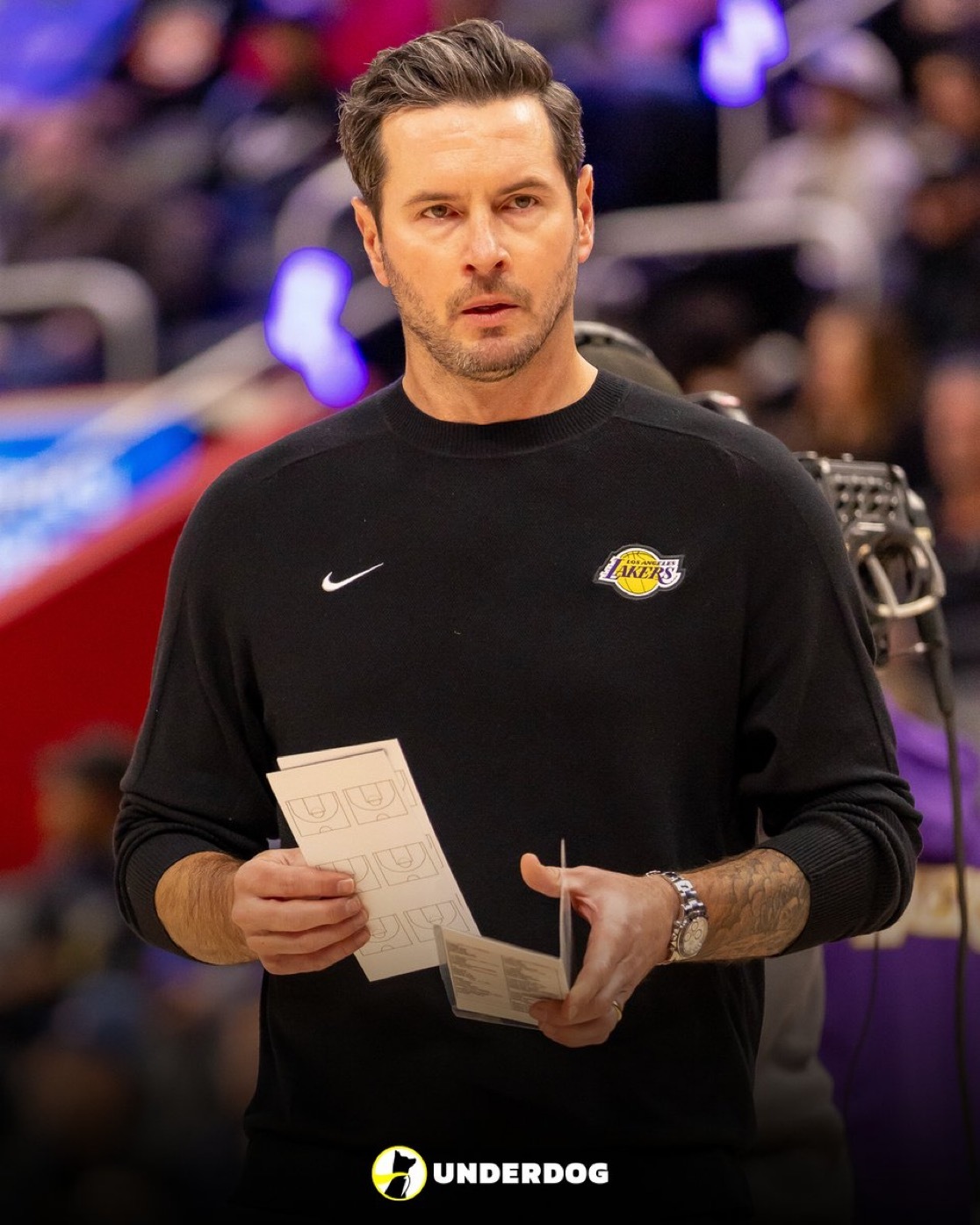 自 2010 - 11 赛季以来，湖人队连续两个赛季取得 50 场以上胜利的教练