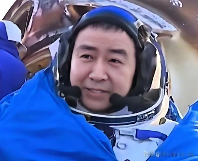 航天员出舱先感谢祖国，专家指出：太空200天，最强大的后盾不是技术，而是想家时怎