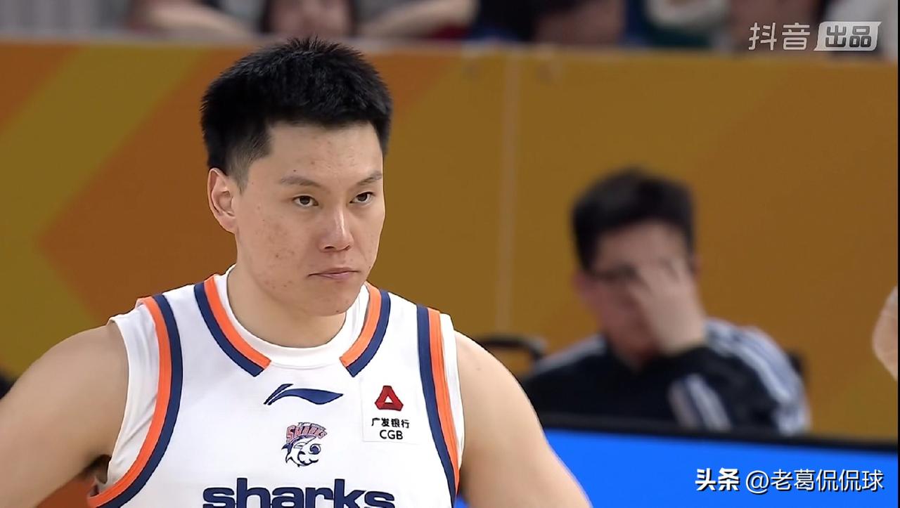 上海久事大将李弘权真是让人赞不绝口！在今天上海久事客场以100：96击败山西汾酒