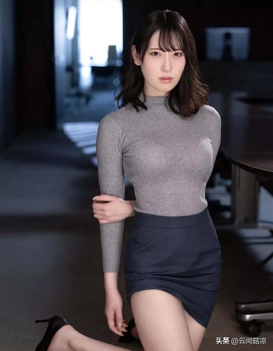 职业装OL女神[羞嗒嗒]泷本雫叶 ​​​发一张你相册里最漂亮的照片 女生怎么穿搭