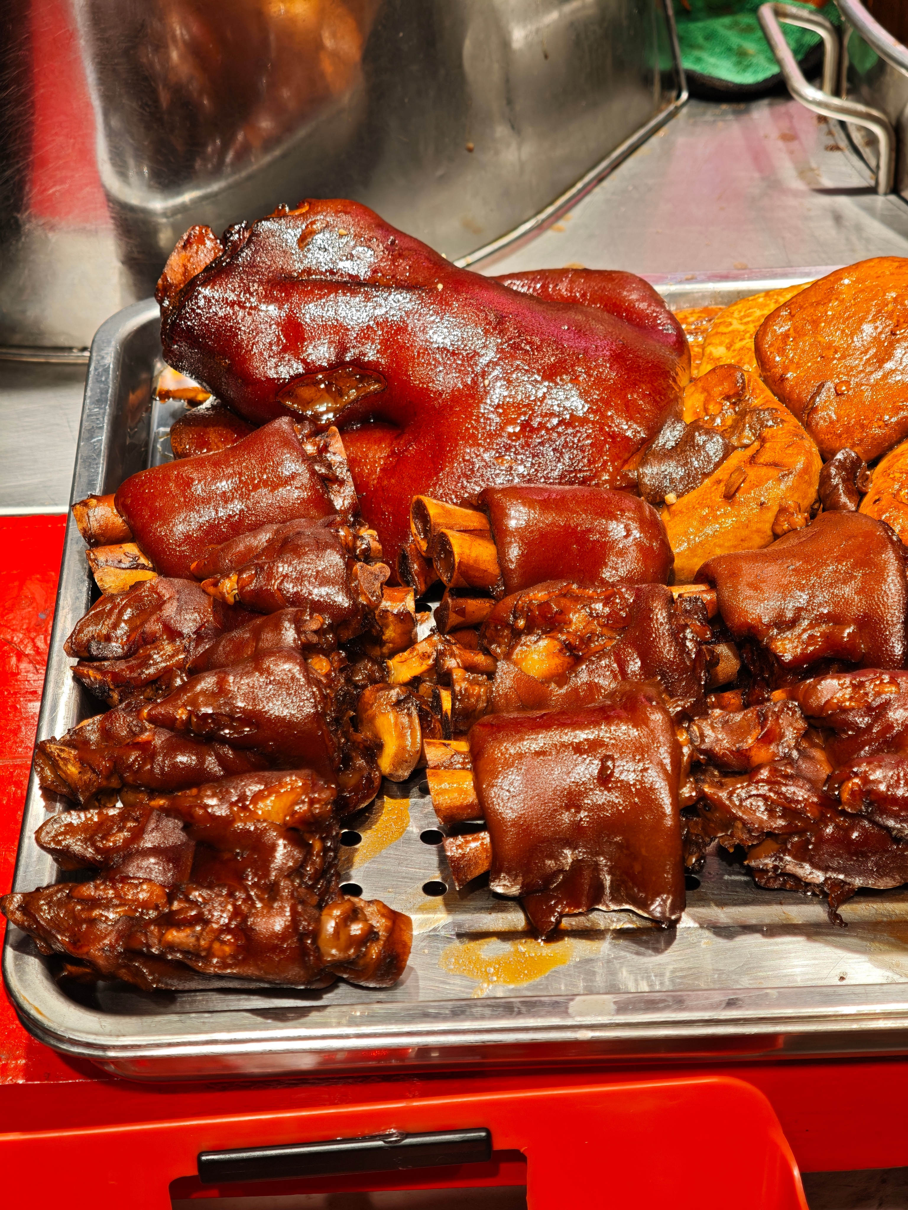 深圳吃不完的猪脚饭。[笑而不语] ​​​