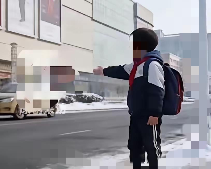 18块打车费，妈妈转了50块！
贵州男孩打车余额不足遇暖心司机，
妈妈的做法才是