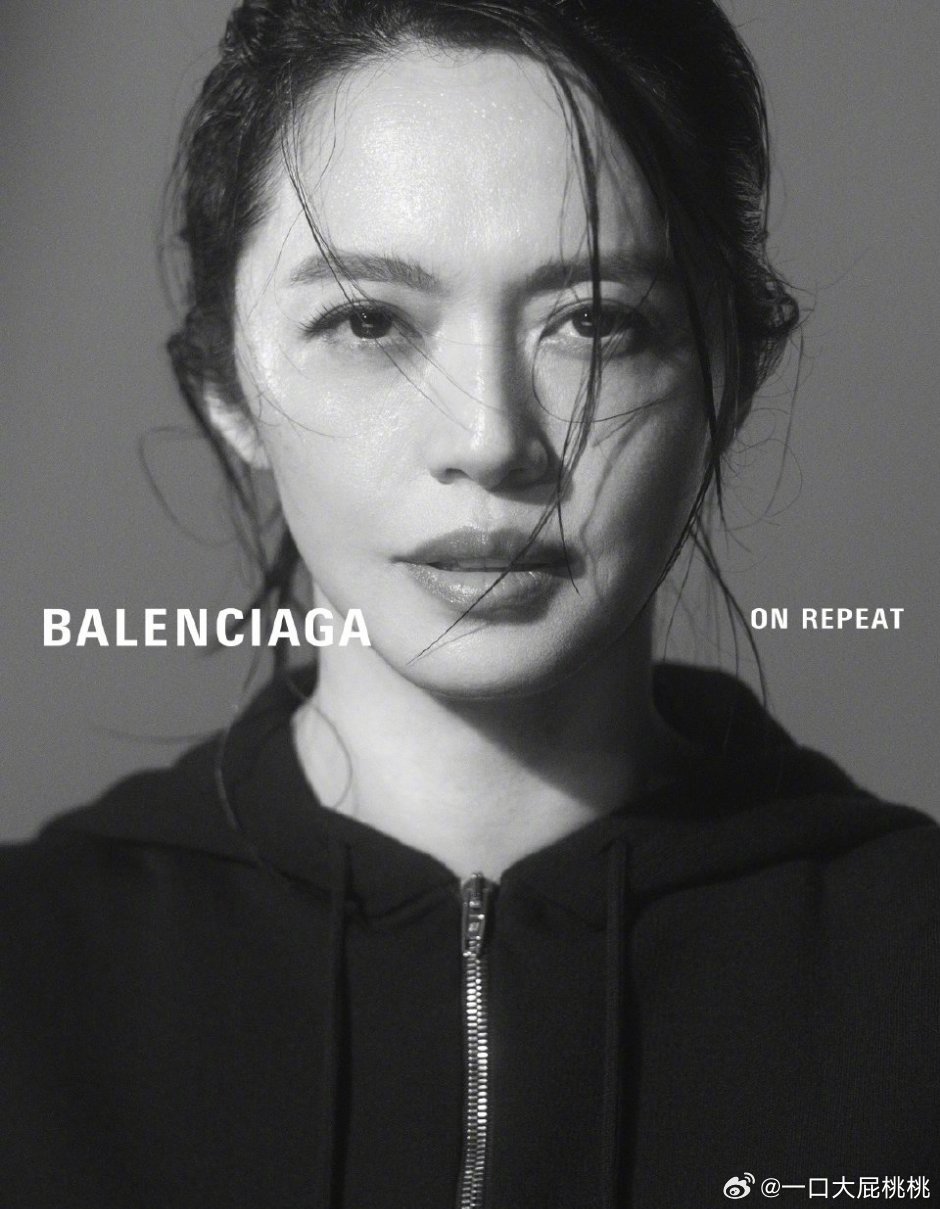 姚晨拿到巴黎世家全新广告大片，一同出境的还有水果姐、运动员 Hugo Ekiti