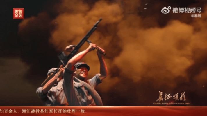 朱亚文长征颂歌感染力一句“向着新世界，跑步前进”直击人心，朱亚文怀着敬畏演绎湘江
