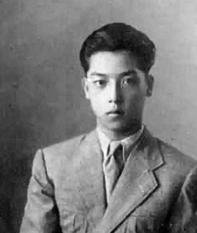 李宗仁长子李幼邻为何坚定支持生母抵制郭德洁，却能对胡友松始终保持宽容态度？
19