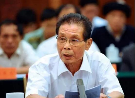 1991年，寿光县委书记王伯祥调任，前往潍坊担任副市长，然而他在临走前，竟将院子