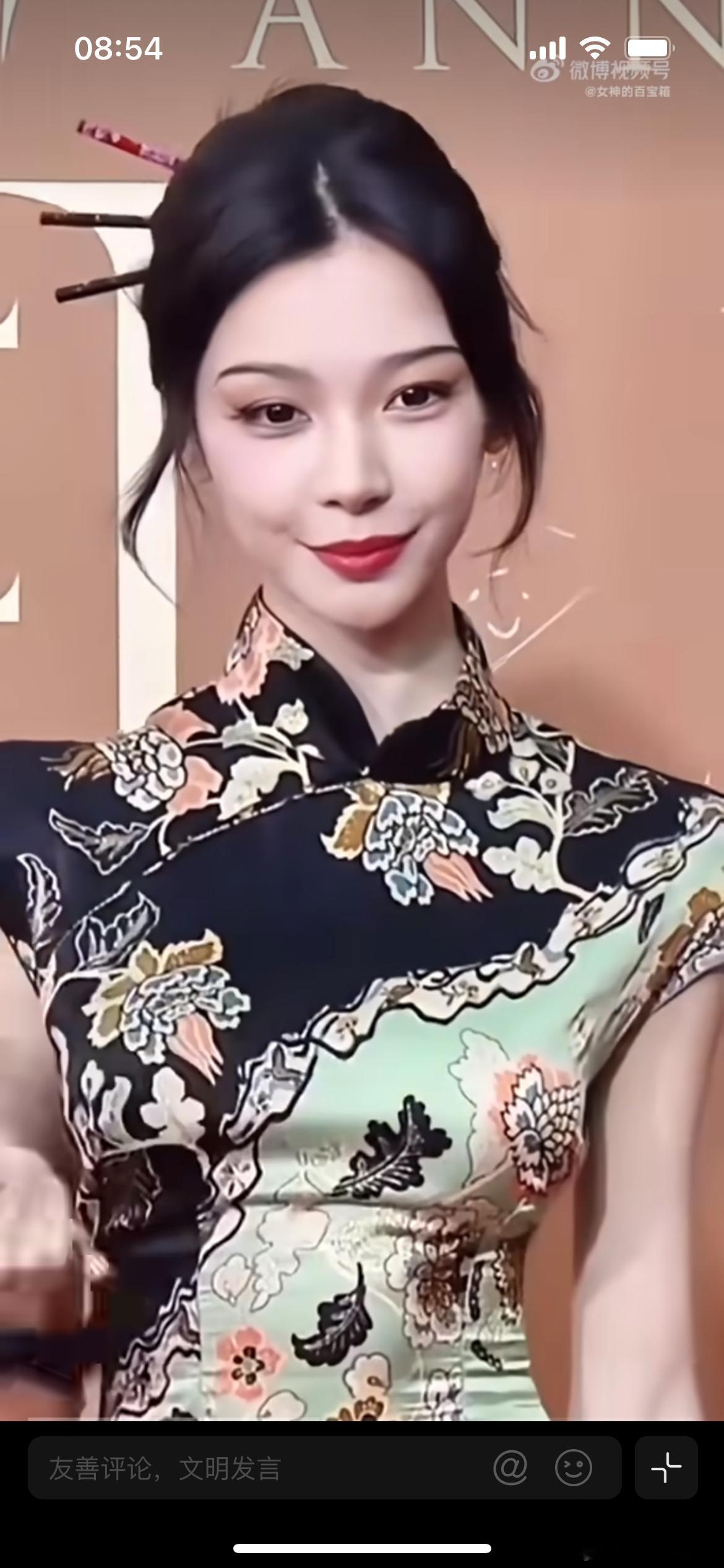 易梦玲vs国外女星穿旗袍，国外旗袍失去了旗袍原本的端庄大气，像遭遇了暴力一样，非