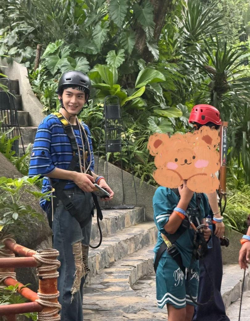 粉丝泰国普吉岛偶遇翟潇闻，青春清爽男大有活力！[羞嗒嗒][羞嗒嗒][羞嗒嗒] ​