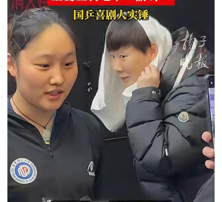 哈哈哈，这还是刚刚在赛场上气场十足的王曼昱吗[马思纯的微笑]？
太可爱了吧[马思