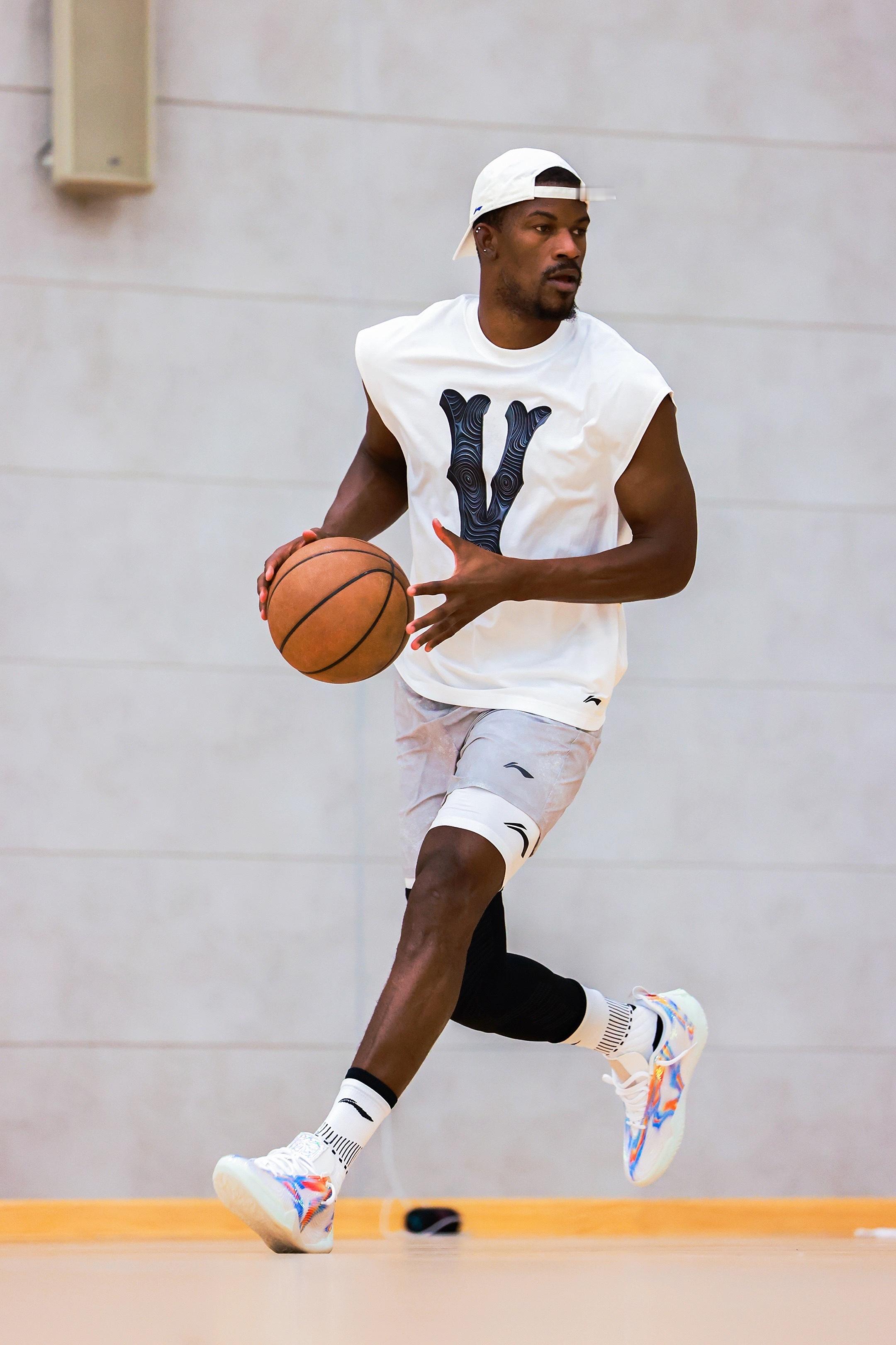 近接连看到威少、戈登告别赛场，曾经熟悉的一批球员，一个个和NBA挥手说再见。转眼