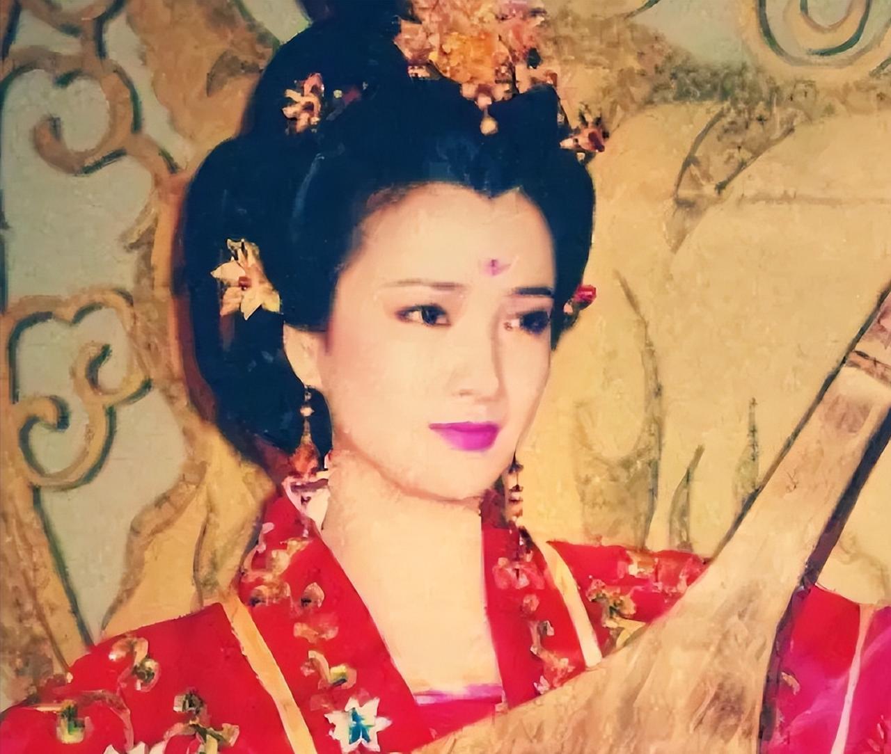 公元 976 年，好淫的宋太宗多次强留小周后在宫中！为保全丈夫，她每次皆闭目泪眼