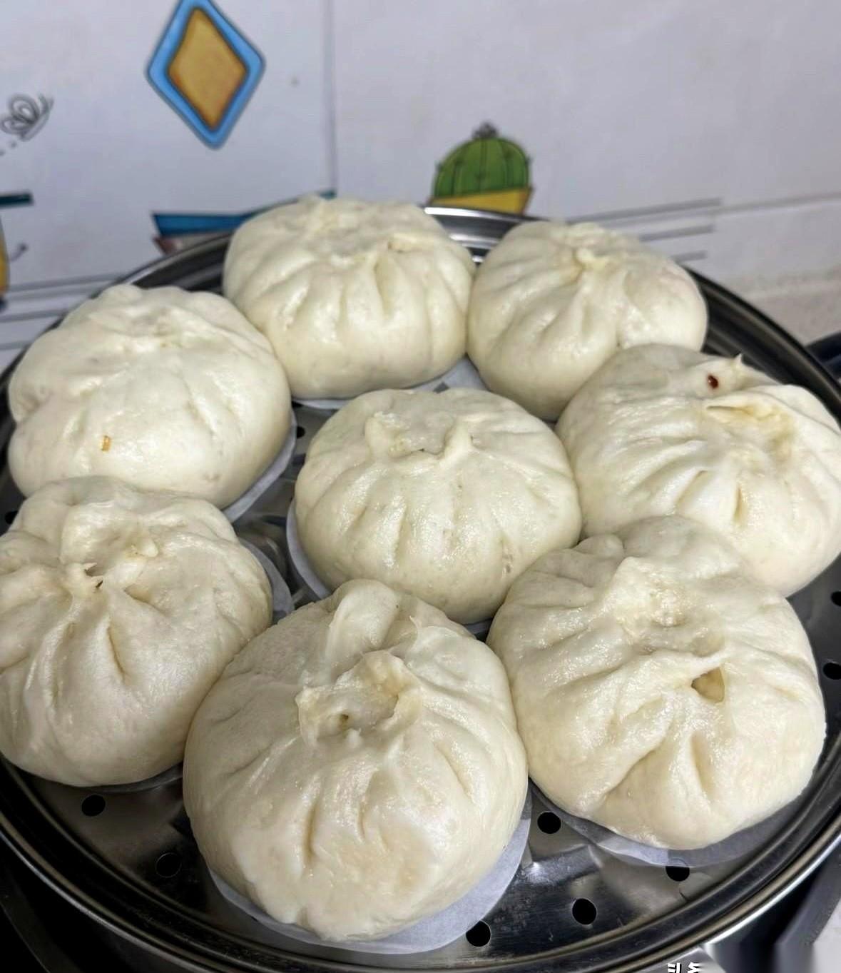 跑去大姑姐家，直接让正在做肉包子的大姑姐婆婆多做点给自己带回去吃。
结果这位婆婆