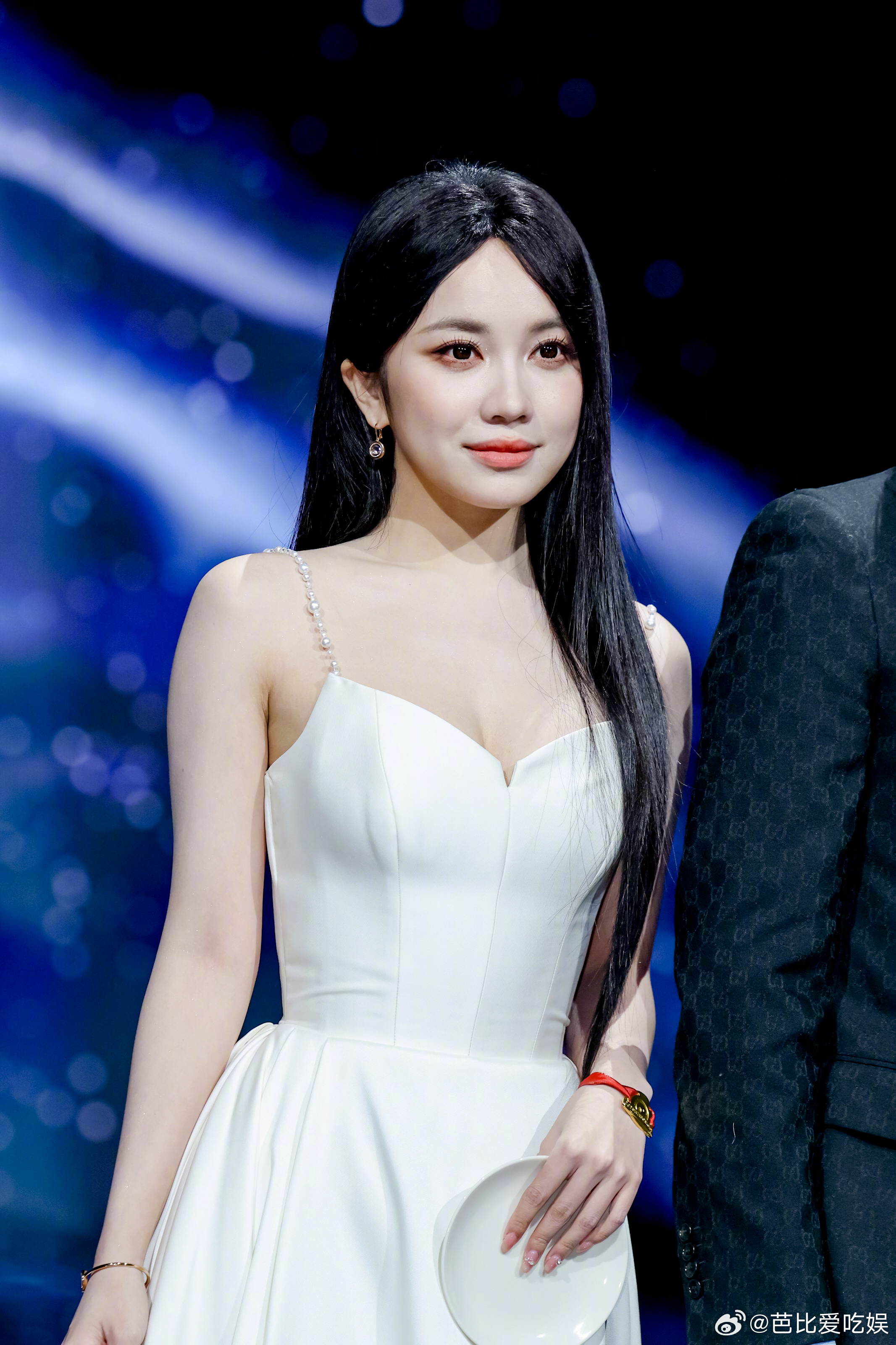 惊蛰无声剧组太权威了《惊蛰无声》红毯阵容鲨疯了！张艺谋携宋佳杨幂刘耀文周深等亮相