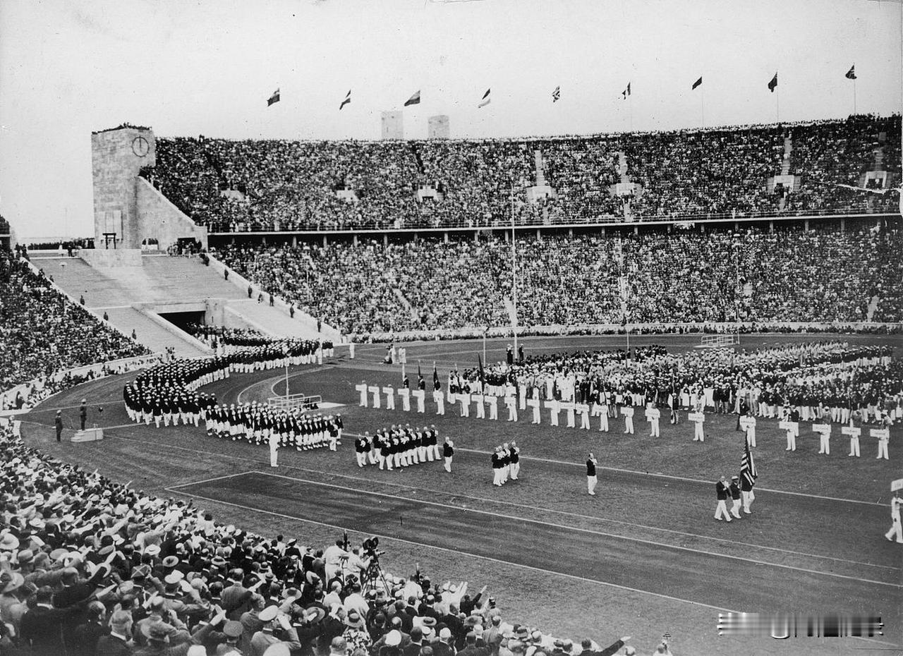 1933年希特勒上台。德国在1931年已经获得1936年奥运会的举办权，希特勒一