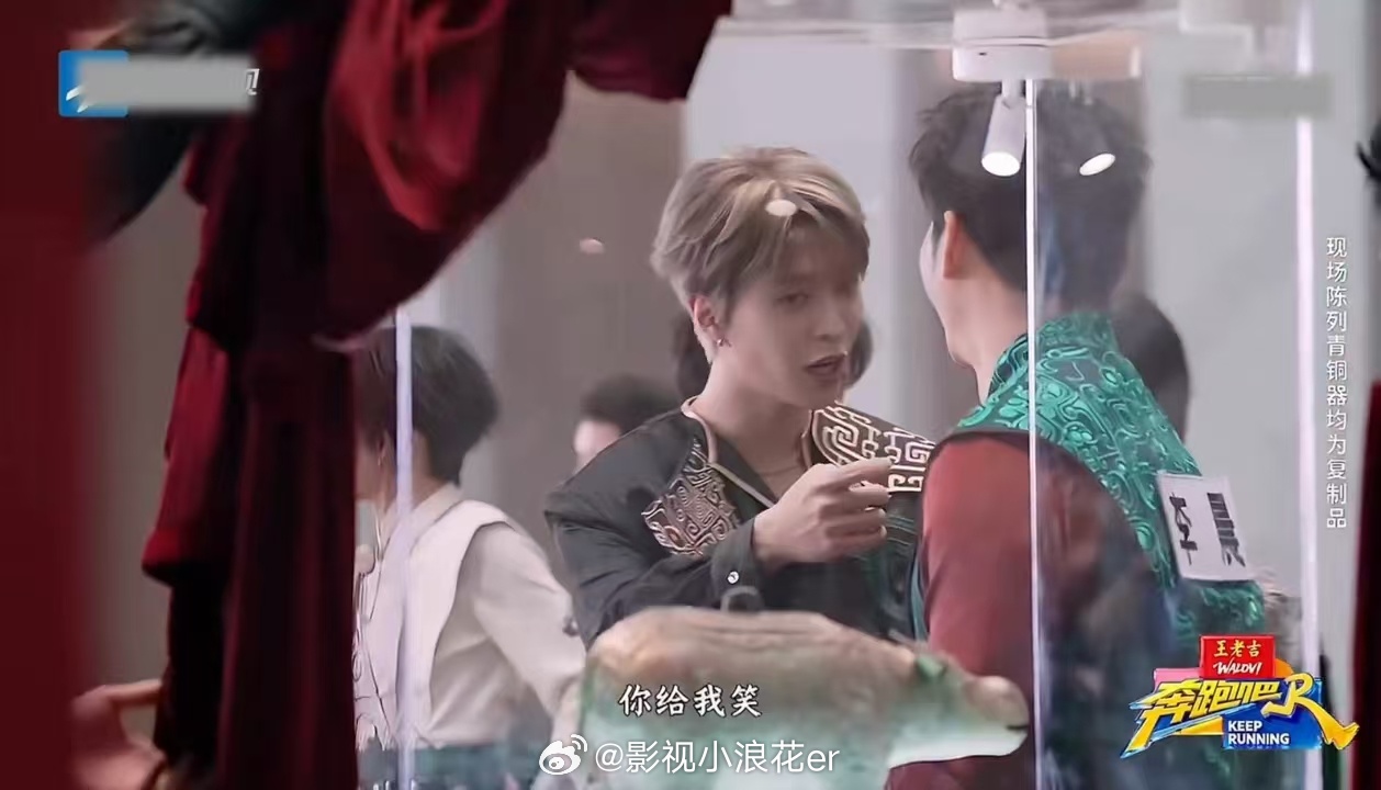 范丞丞问白鹿为什么不笑奔跑吧 你们觉得嘉宾主动制造临场笑点，是否能让综艺摆脱剧本
