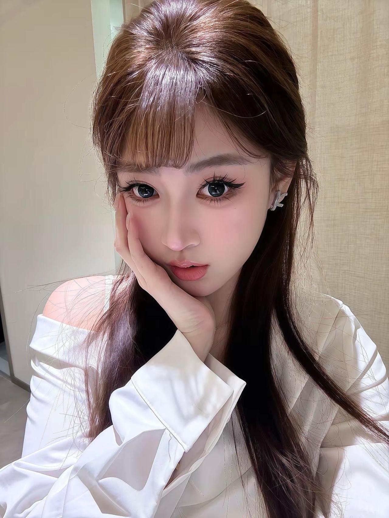 是谁的睫毛这么好看呀 啊原来是我