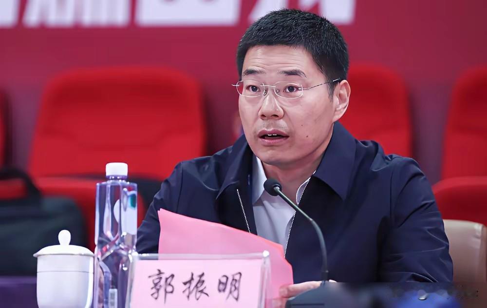 看亚运会篮球成绩，才知道姚明有多冤。主要是姚明太出名了，成绩没达标，全都知道掌门