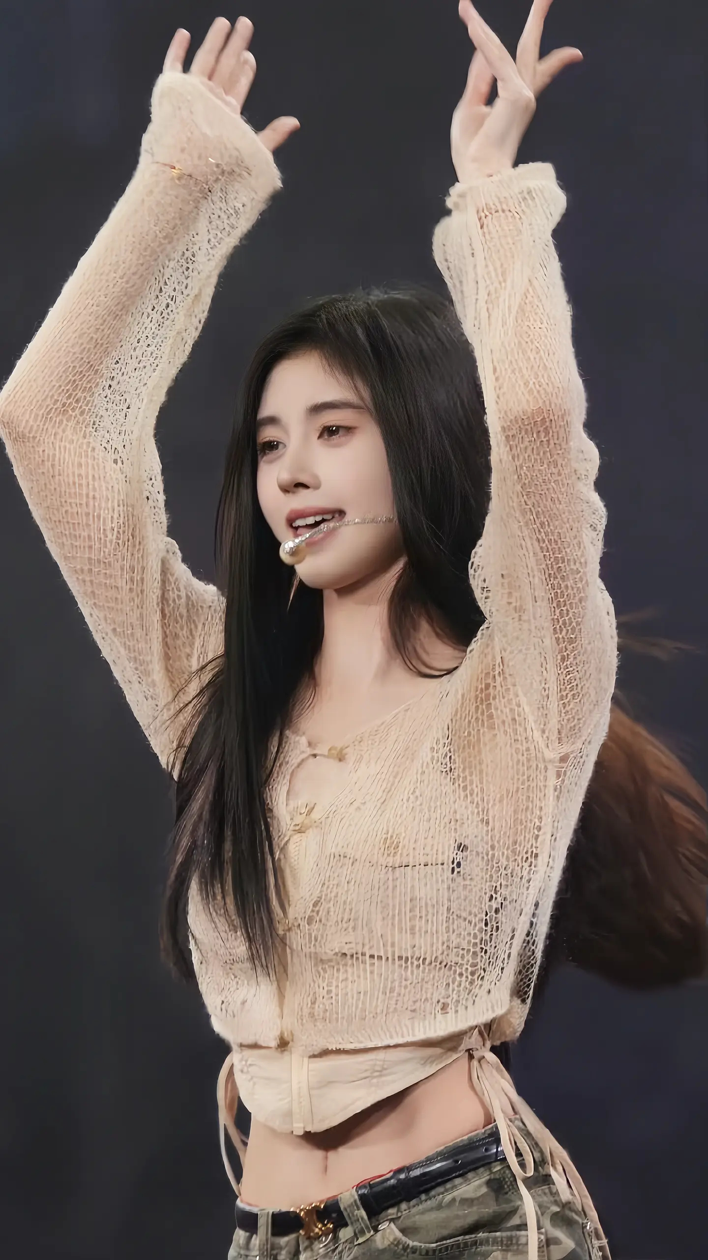 鞠婧祎苏绿夏 jjy鞠婧祎万花世界 “玫瑰在海里燃烧 我的爱在烈火中绽放.” ＂