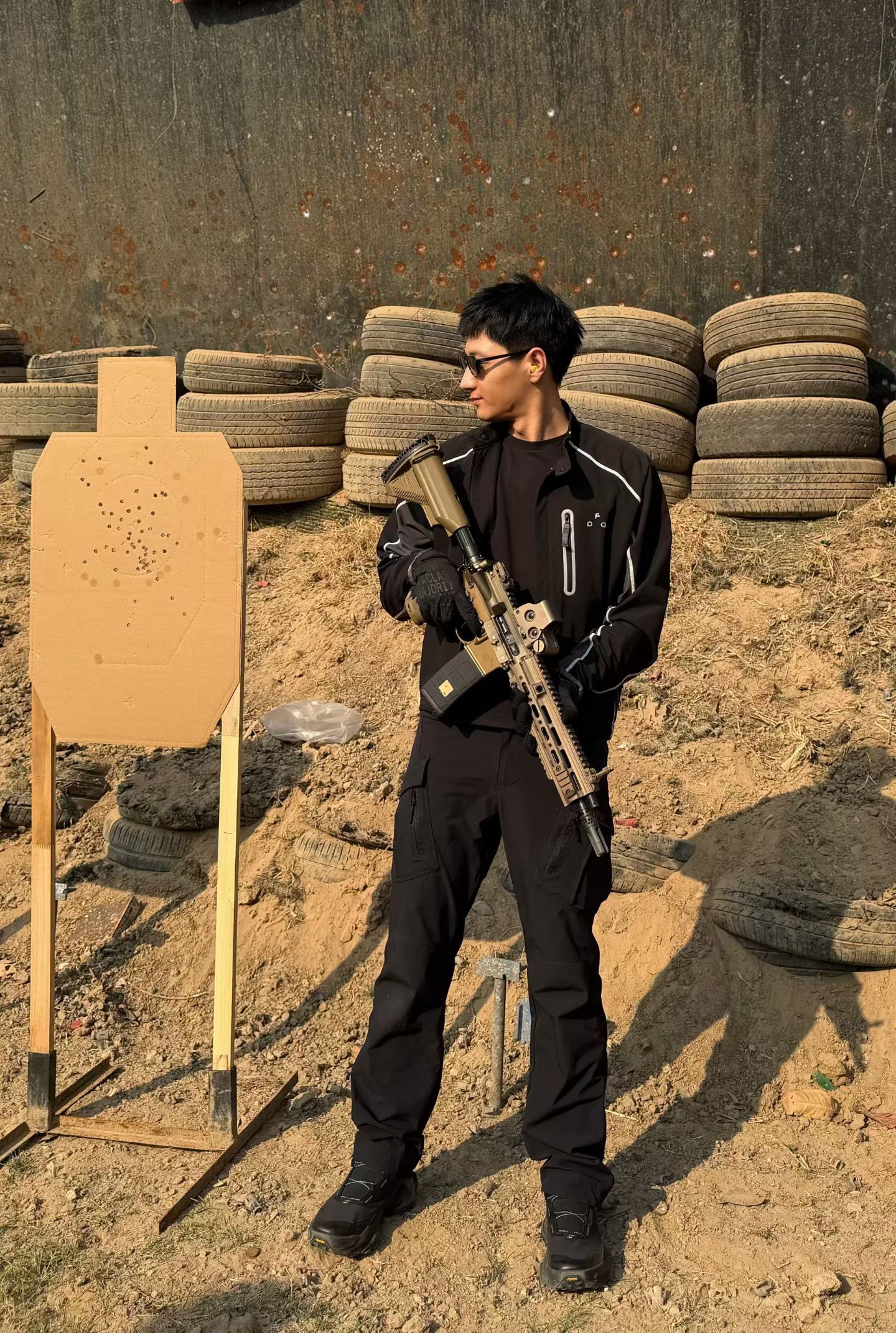 很遗憾，保护人质，但匪徒一枪没中。 