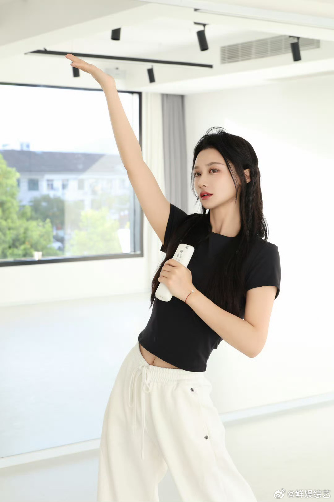 周也给何宣林打call我就说美女都在一块玩的吧！周也竟然是何宣林师妹！周也给师姐