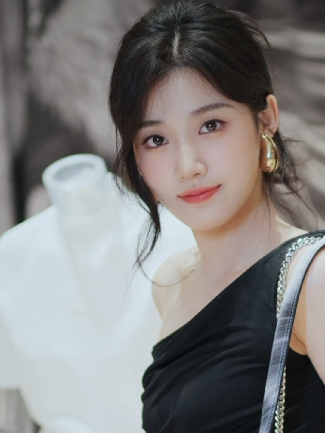 卢昱晓 千金归来 #卢昱晓单肩黑裙##卢昱晓[超话]# ​​​
