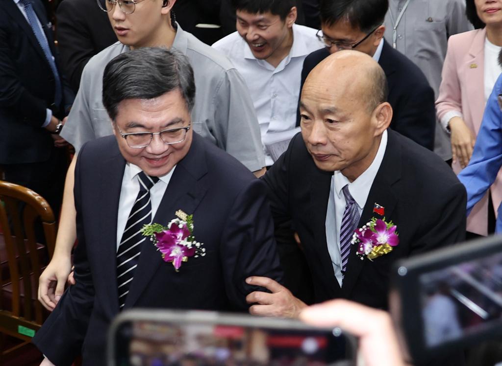 在野轰“政院”花光5亿被冻结预算 谁有理？2万人网络投票一面倒
台立法机构冻结2