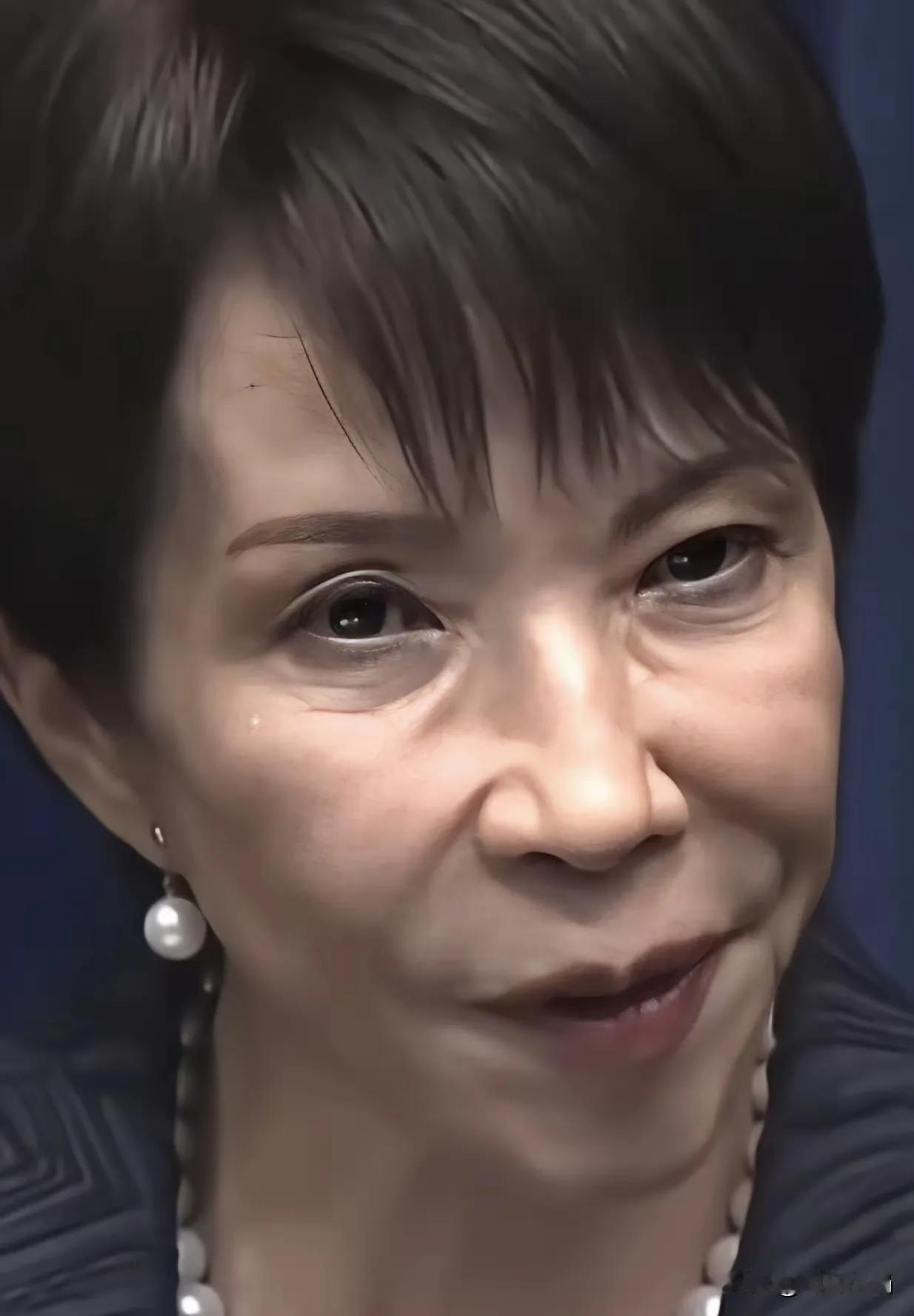 有没有懂五官相的帮看看，她是不是生的克夫相？