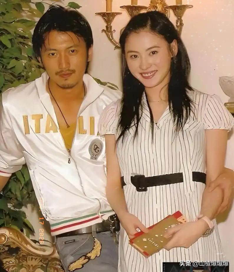 张柏芝在万人演唱会上冷不丁喊了谢霆锋的名字，那一瞬间，全场的气氛确实挺异样的。