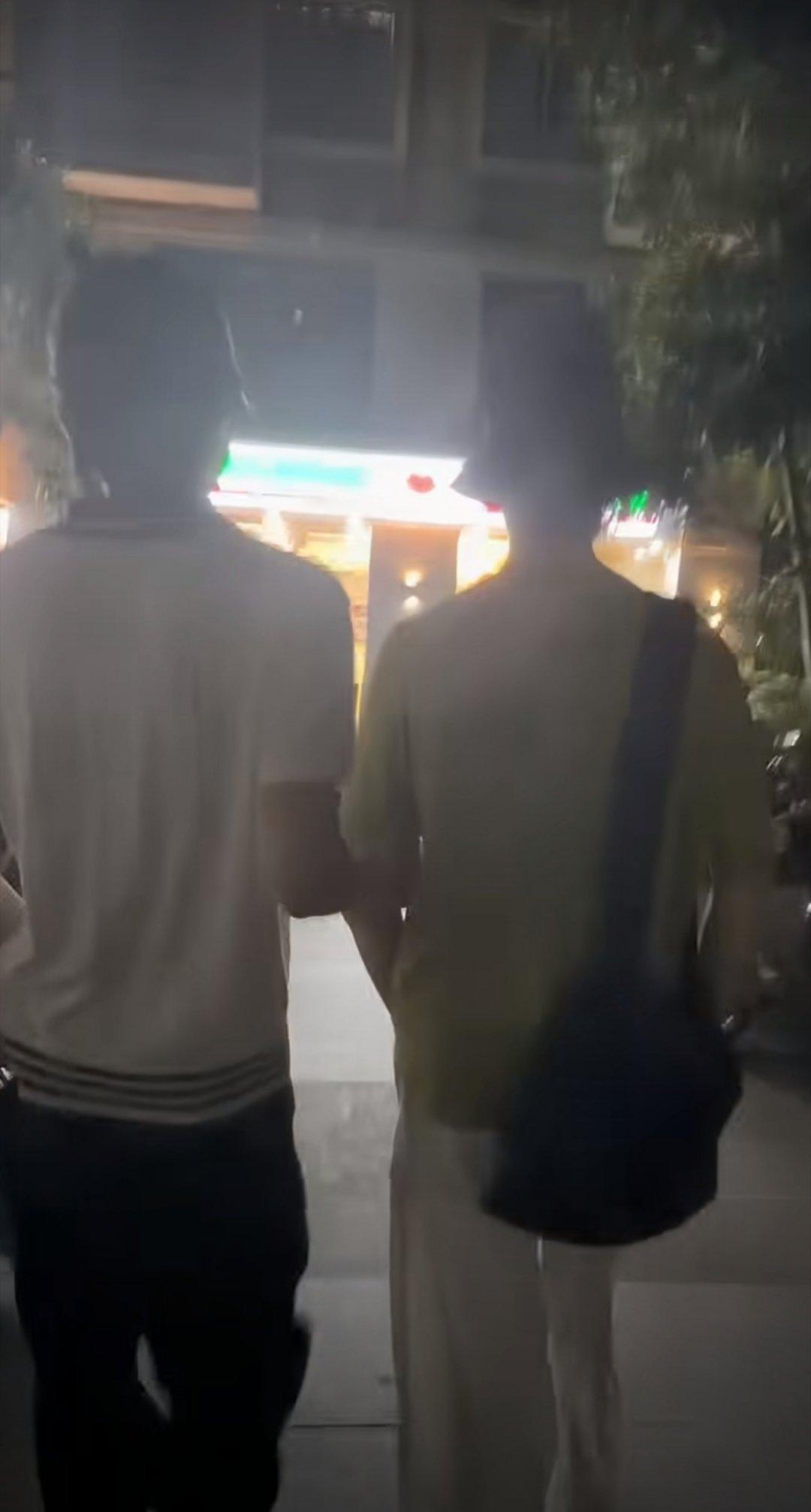 好那个，视频总共就没几分钟，不是邱搂着星肩膀就是星挽着邱胳膊，两个人全程也是不分