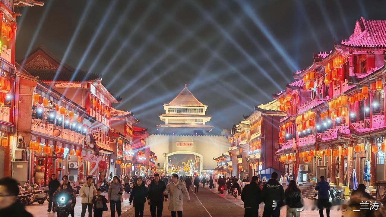 【腊月廿七夜清风楼：好南关里年味浓，灯火璀璨照人间】

 腊月二十七的夜晚，清风