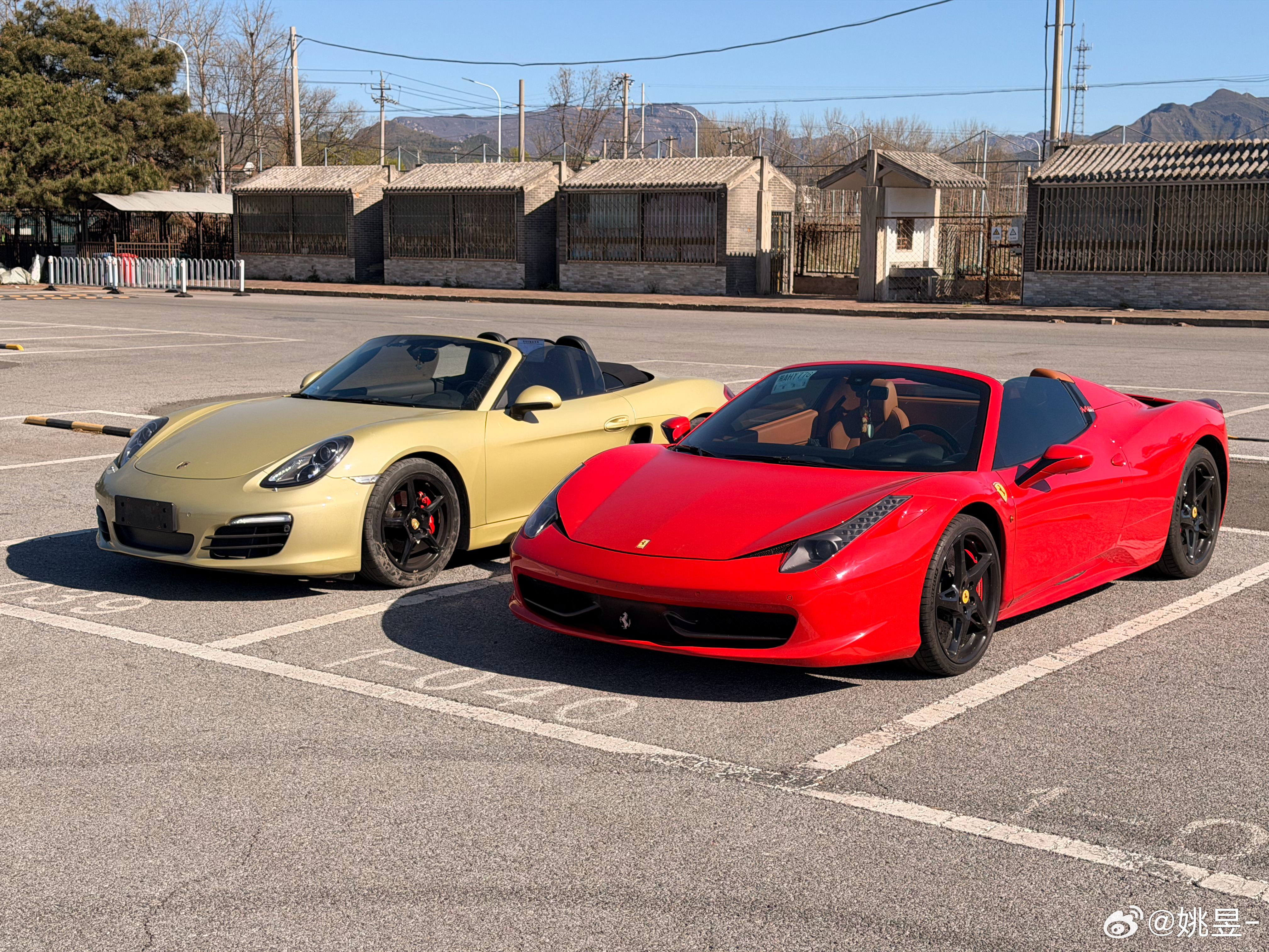 假期结束，山里不堵车了，晨跑开始了（其实这个队伍应该有4台车，马自达没睡醒，雷诺