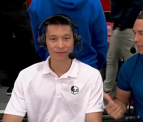 库里真的好！林书豪谈库里：

“库里真的是非常好的人，是所有人接触之后，都会夸奖