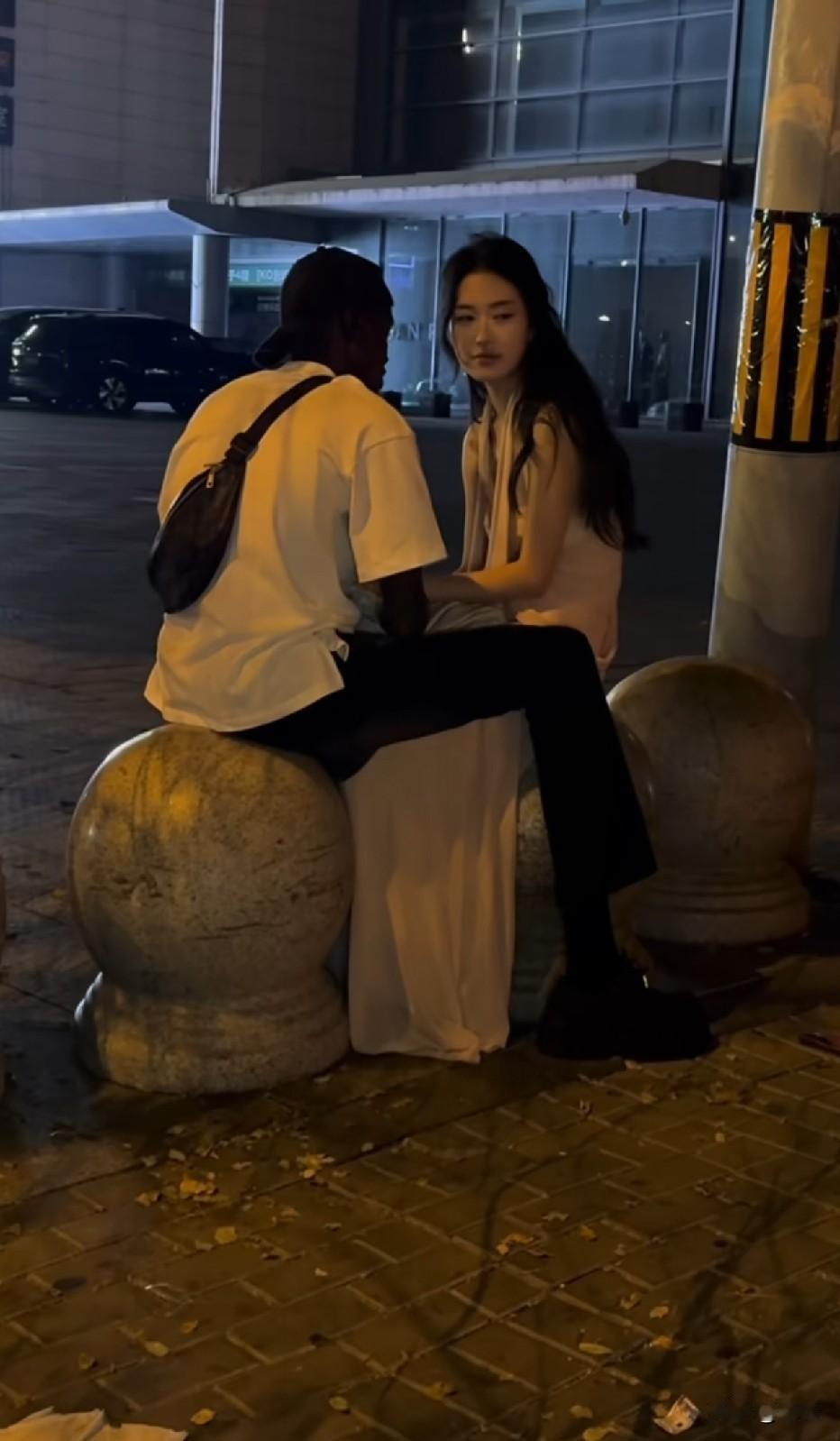这女的祖坟冒青烟了